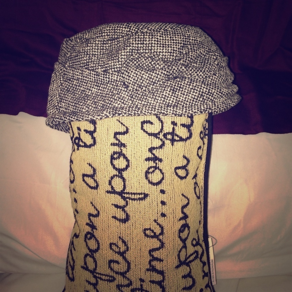 Cute asymmetrical black/white/grey hat with bow